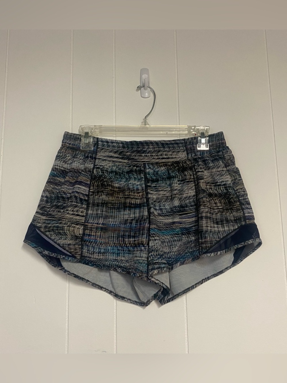 Lululemon Hotty Hot Shorts Size 12 Tall Digital Oasis Grey Multi / True Navy